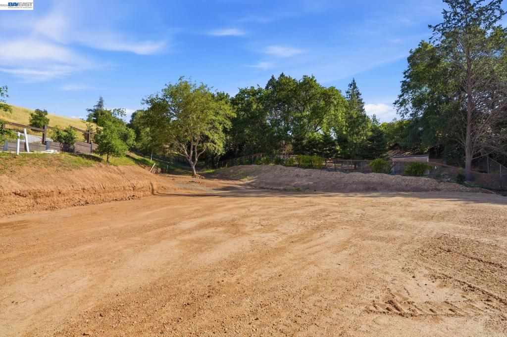 Image 3 of property listing at 22 The Nines, Lafayette, CA 94549