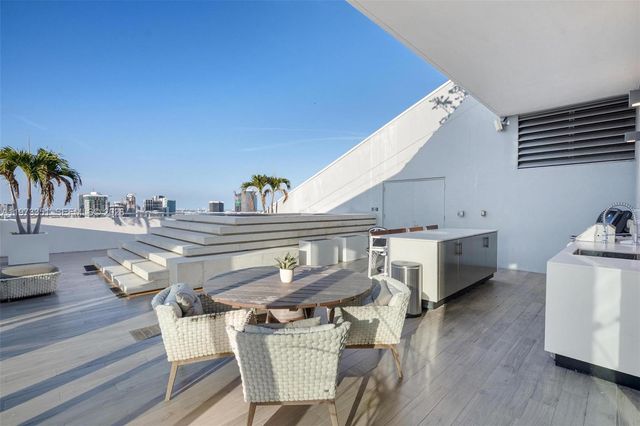 88 SW 7th St 4203, Miami, FL 33130