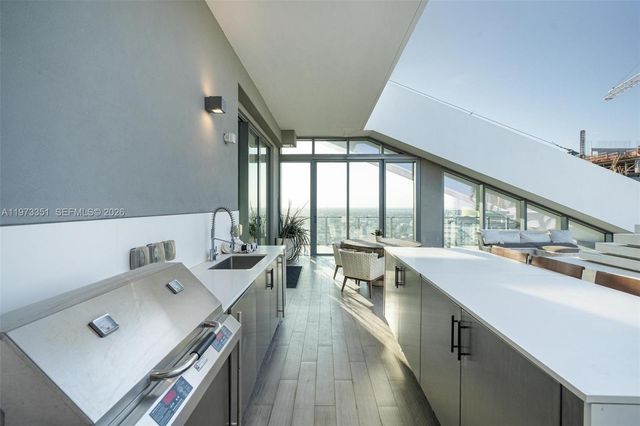 88 SW 7th St 4203, Miami, FL 33130