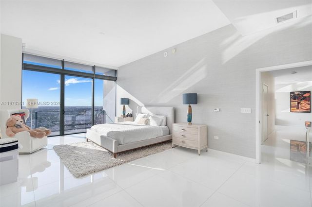 88 SW 7th St 4203, Miami, FL 33130