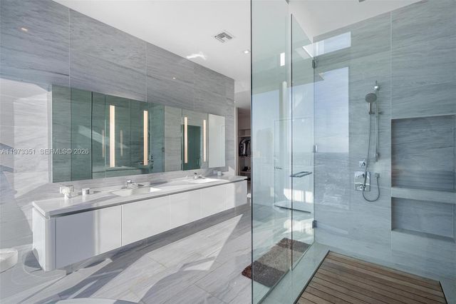 88 SW 7th St 4203, Miami, FL 33130