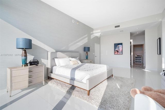 88 SW 7th St 4203, Miami, FL 33130