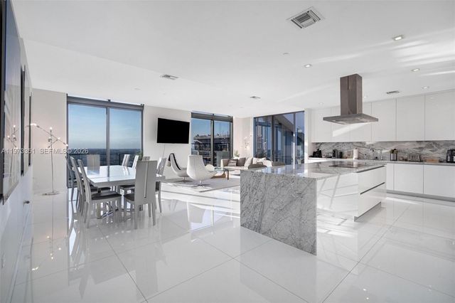 88 SW 7th St 4203, Miami, FL 33130