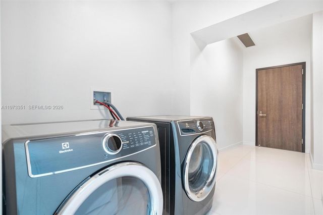 88 SW 7th St 4203, Miami, FL 33130