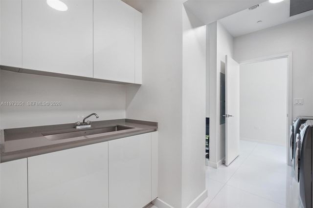 88 SW 7th St 4203, Miami, FL 33130