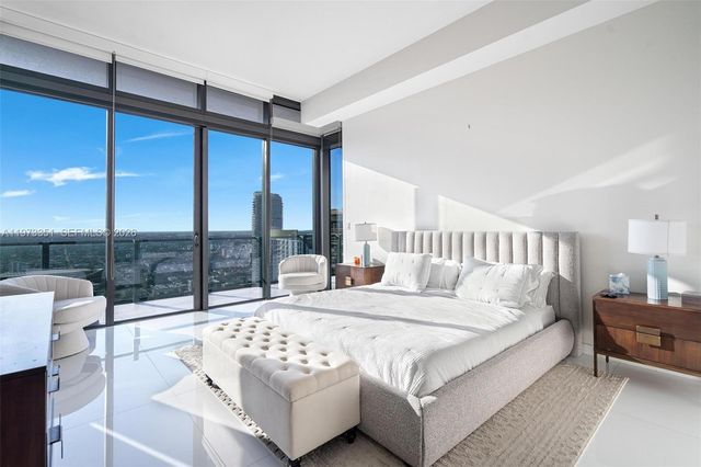 88 SW 7th St 4203, Miami, FL 33130