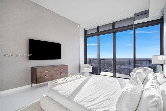 88 SW 7th St 4203, Miami, FL 33130