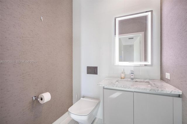 88 SW 7th St 4203, Miami, FL 33130