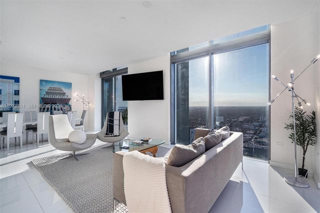 88 SW 7th St 4203, Miami, FL 33130