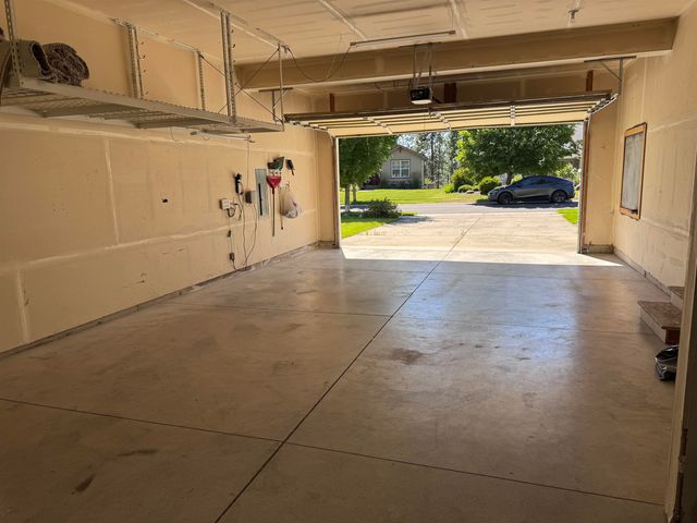 8710 N Rosebury Ln, Spokane, WA 99208