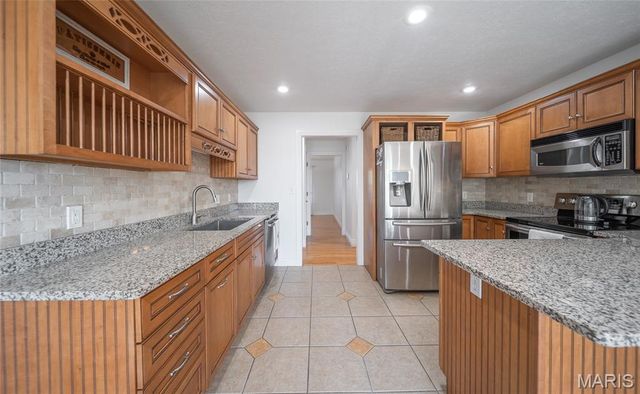 100 Walnut Court, St Robert, MO 65584