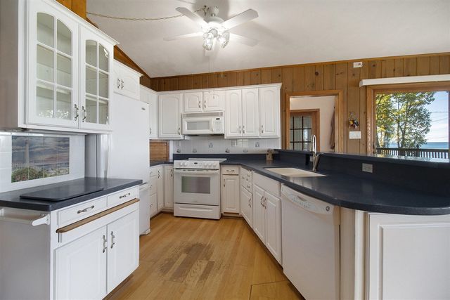 7320 Montgomery Boulevard, Pentwater, MI 49449