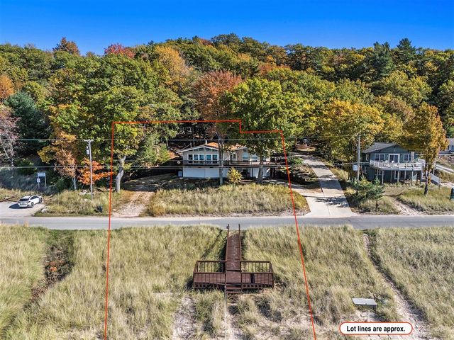 7320 Montgomery Boulevard, Pentwater, MI 49449