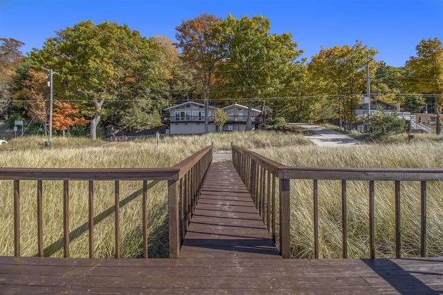 7320 Montgomery Boulevard, Pentwater, MI 49449