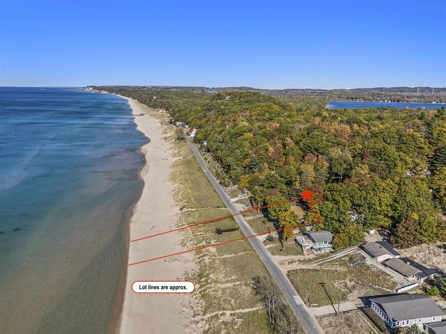 7320 Montgomery Boulevard, Pentwater, MI 49449