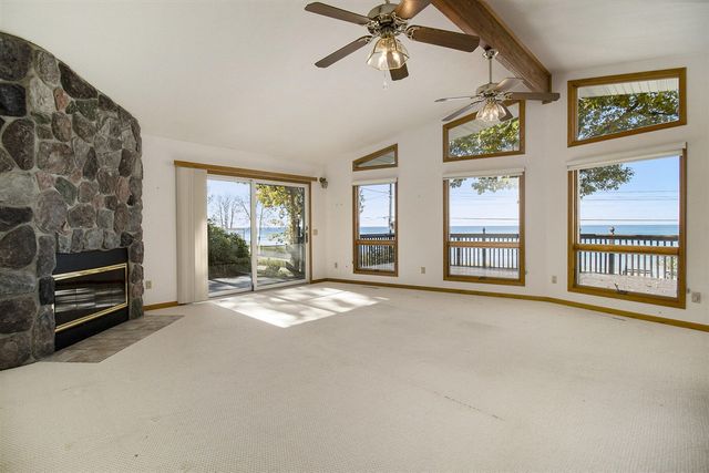 7320 Montgomery Boulevard, Pentwater, MI 49449