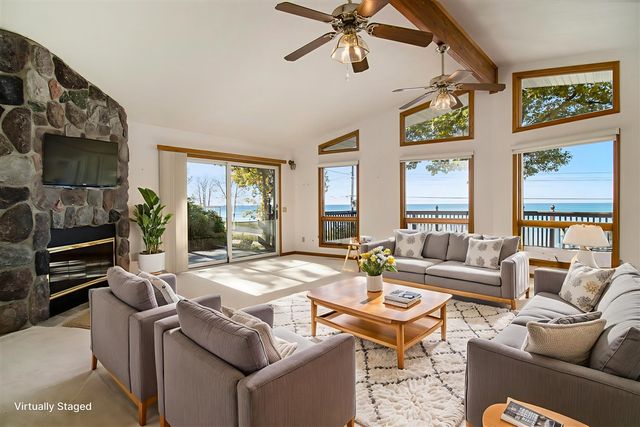 7320 Montgomery Boulevard, Pentwater, MI 49449