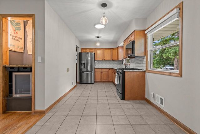 N64W14161 Lincoln LANE, Menomonee Falls, WI 53051