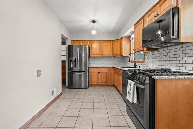 N64W14161 Lincoln LANE, Menomonee Falls, WI 53051