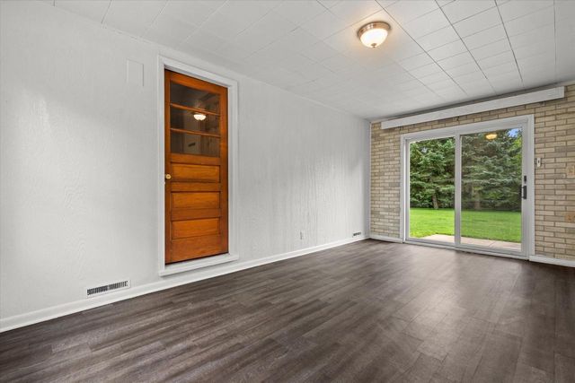 N64W14161 Lincoln LANE, Menomonee Falls, WI 53051