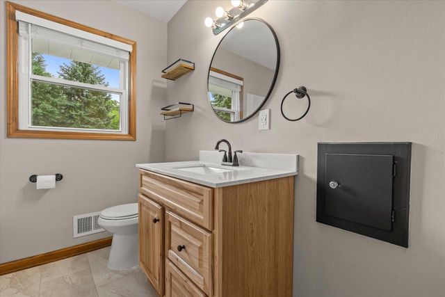 N64W14161 Lincoln LANE, Menomonee Falls, WI 53051
