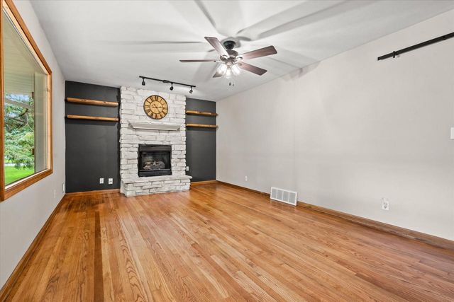 N64W14161 Lincoln LANE, Menomonee Falls, WI 53051