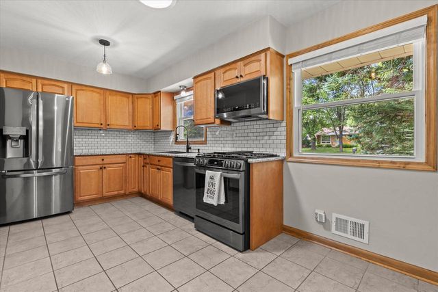 N64W14161 Lincoln LANE, Menomonee Falls, WI 53051