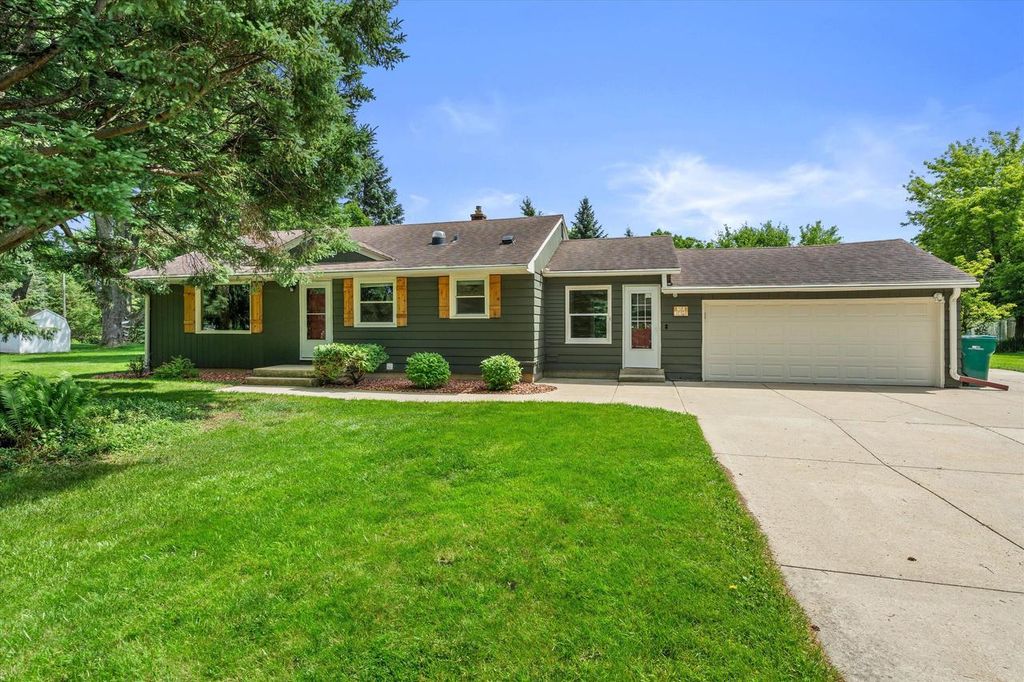 N64W14161 Lincoln LANE, Menomonee Falls, WI 53051