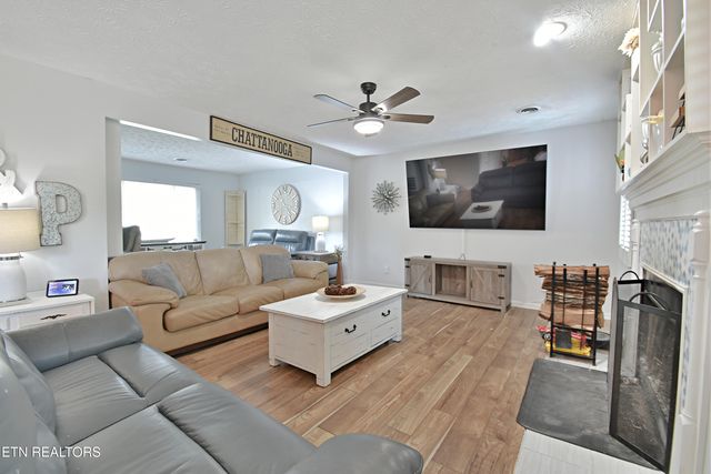 9820 Crestline Drive, Knoxville, TN 37922