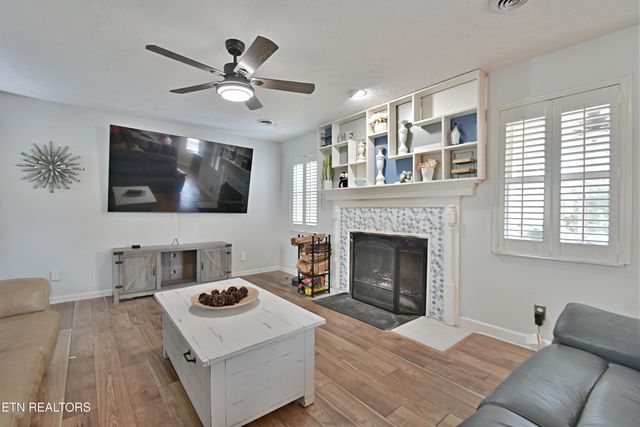 9820 Crestline Drive, Knoxville, TN 37922