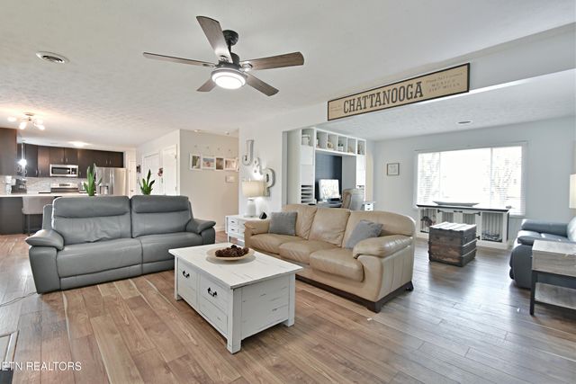 9820 Crestline Drive, Knoxville, TN 37922