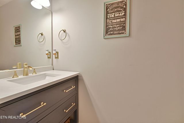 9820 Crestline Drive, Knoxville, TN 37922