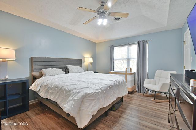 9820 Crestline Drive, Knoxville, TN 37922
