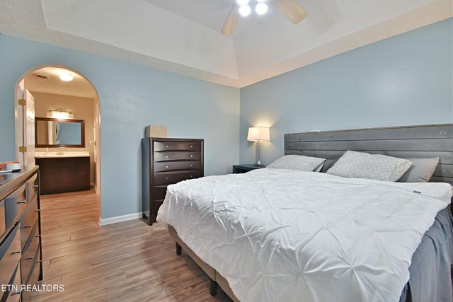9820 Crestline Drive, Knoxville, TN 37922