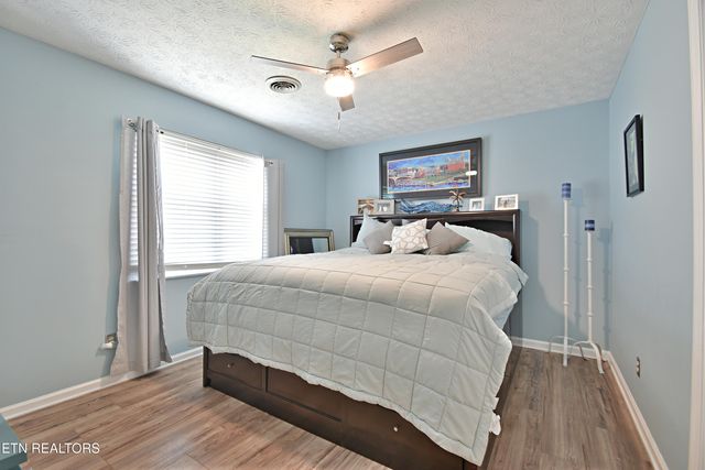 9820 Crestline Drive, Knoxville, TN 37922