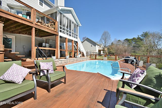 9820 Crestline Drive, Knoxville, TN 37922