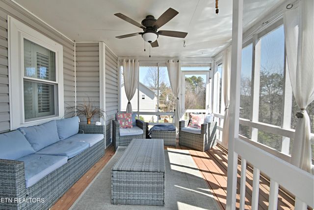 9820 Crestline Drive, Knoxville, TN 37922