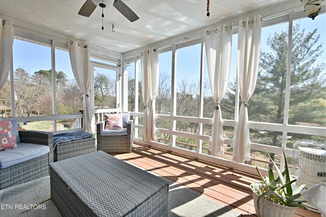9820 Crestline Drive, Knoxville, TN 37922