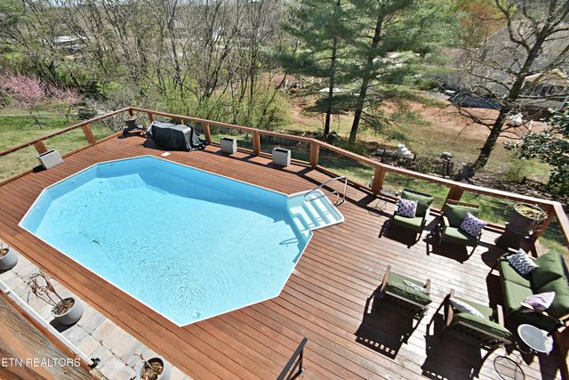 9820 Crestline Drive, Knoxville, TN 37922