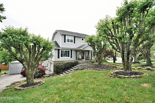 9820 Crestline Drive, Knoxville, TN 37922