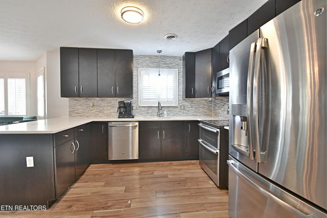 9820 Crestline Drive, Knoxville, TN 37922