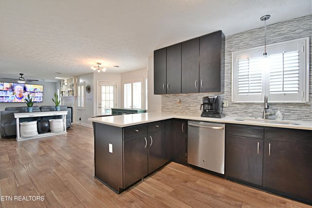 9820 Crestline Drive, Knoxville, TN 37922