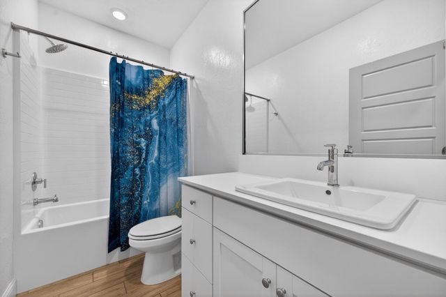 6591 E Liberty Avenue, Fresno, CA 93727