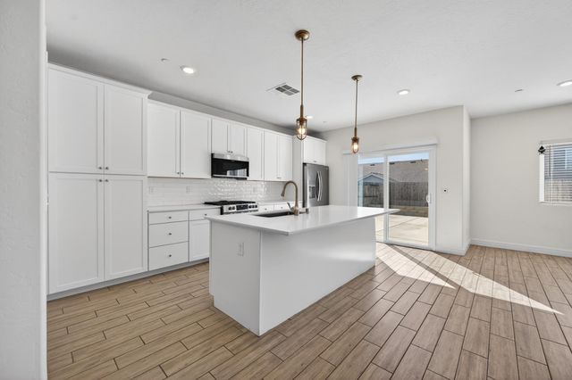 6591 E Liberty Avenue, Fresno, CA 93727