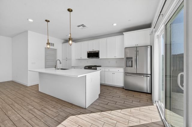 6591 E Liberty Avenue, Fresno, CA 93727