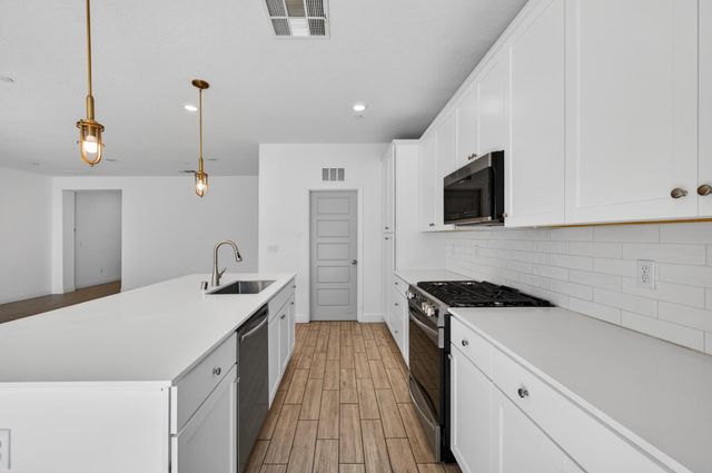 6591 E Liberty Avenue, Fresno, CA 93727