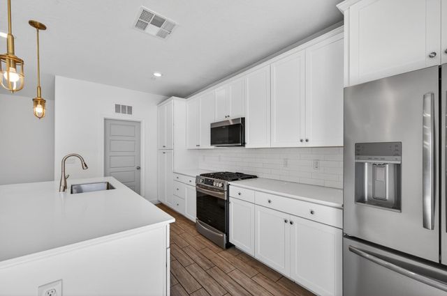 6591 E Liberty Avenue, Fresno, CA 93727