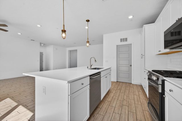 6591 E Liberty Avenue, Fresno, CA 93727