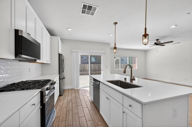 6591 E Liberty Avenue, Fresno, CA 93727