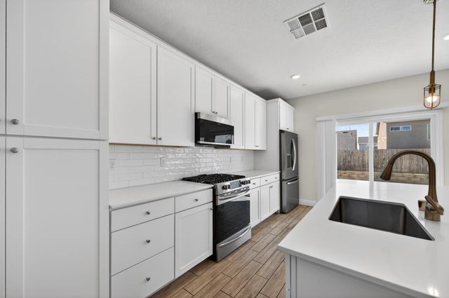 6591 E Liberty Avenue, Fresno, CA 93727